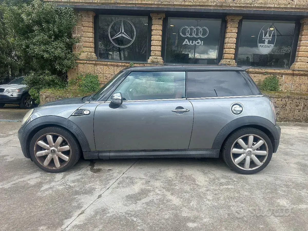 Usata Mini Cooper S 184 CV (135 kW) 2010 Grigio Utilitaria