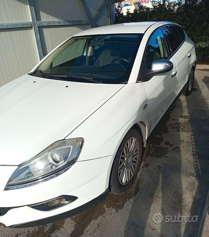 Usata Lancia Delta 120 CV (88 kW) 2010 Bianco Utilitaria