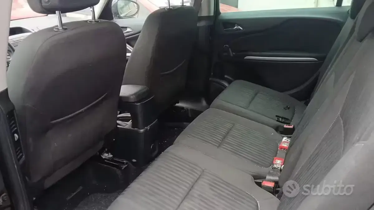 Usata Opel Zafira Tourer 110 CV (80 kW) 2019 Marrone Monovolume