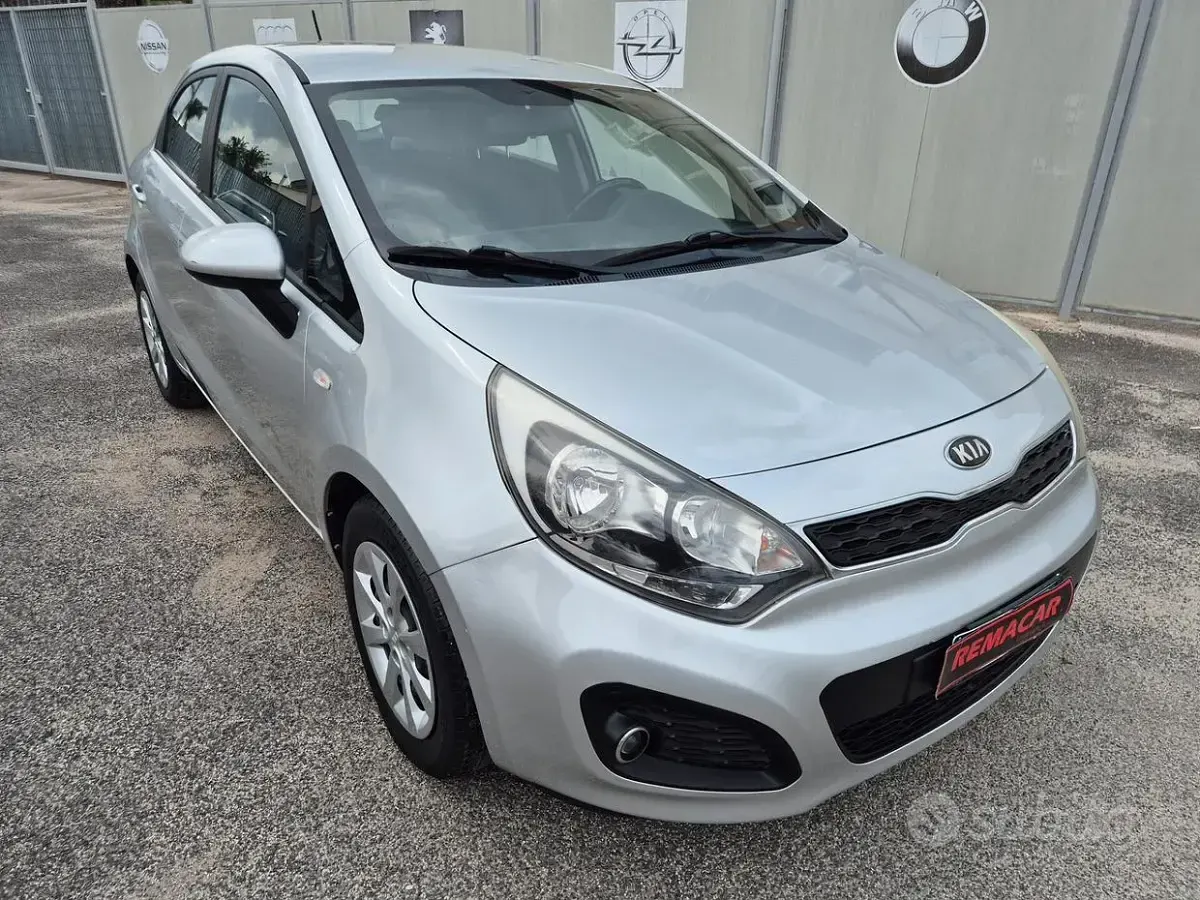 Usata Kia Rio 75 CV (55 kW) 2014 Grigio Berlina