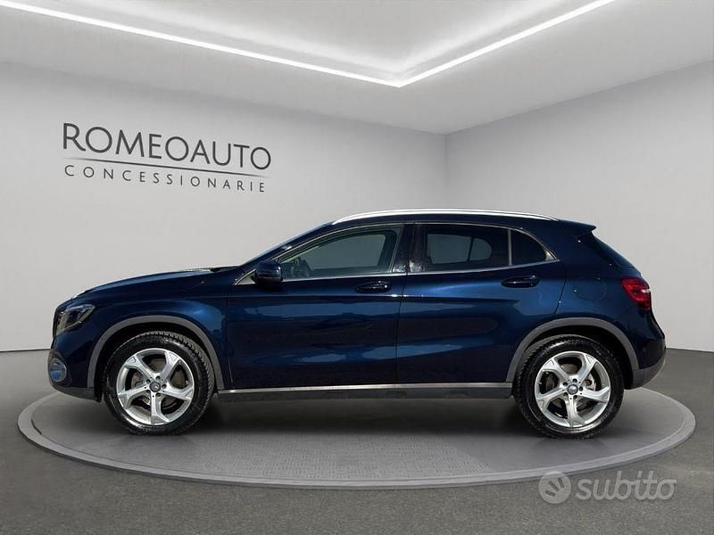 Usata Mercedes GLA220 Premium 170 CV (125 kW) 2018 Blu metallizzato SUV