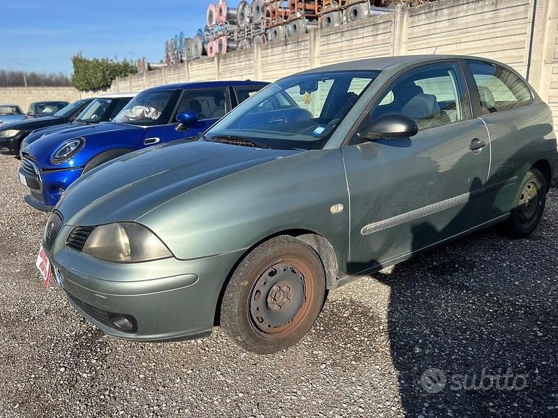 Usata Seat Ibiza 75 CV (55 kW) 2002 Grigio Berlina