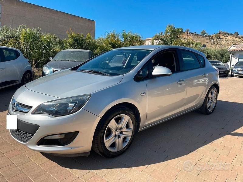 Usata Opel Astra S 95 CV (69 kW) 2011 Grigio Berlina