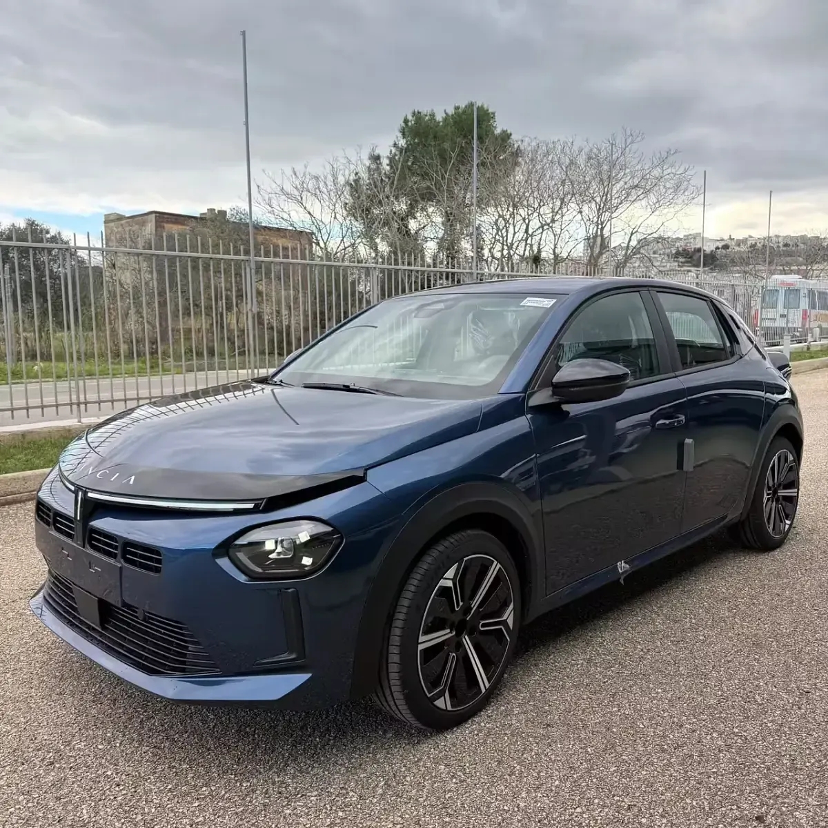 Nuova Lancia Ypsilon 100 CV (73 kW) 2026 Blu Utilitaria