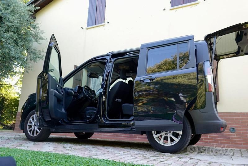 Usata Ford Tourneo 2024 Nero Utilitaria