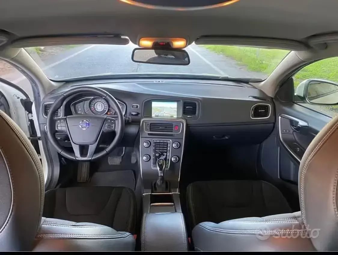 Usata Volvo V60 120 CV (88 kW) 2016 Bianco Station wagon