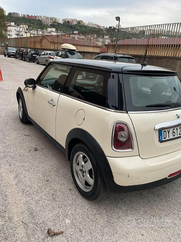 Begagnad Mini ONE 75 HK (55 kW) 2010 Vit Halvkombi