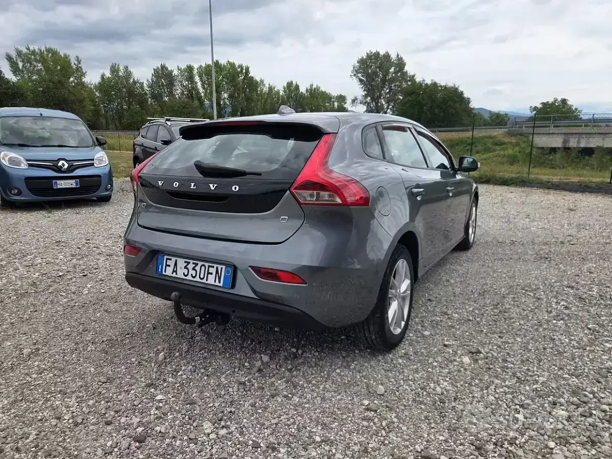 Usata Volvo V40 114 CV (83 kW) 2015 Grigio Berlina