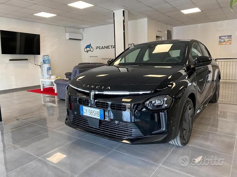 Nero Nuova 2025 Lancia Ypsilon Due volumi | 19.950 € (Buon prezzo) - Immagine 1/4