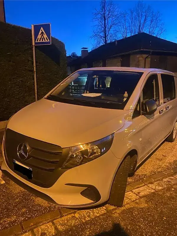 Usata Mercedes Vito 218 CV (160 kW) 2024 Grigio Furgone