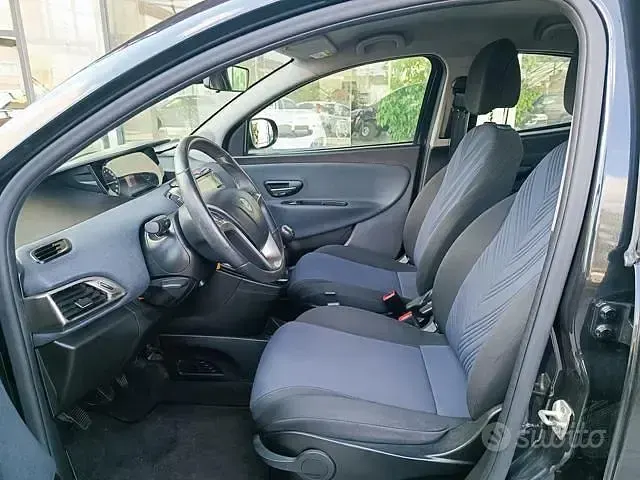 Usata Lancia Ypsilon Gold 69 CV (50 kW) 2021 Nero Utilitaria