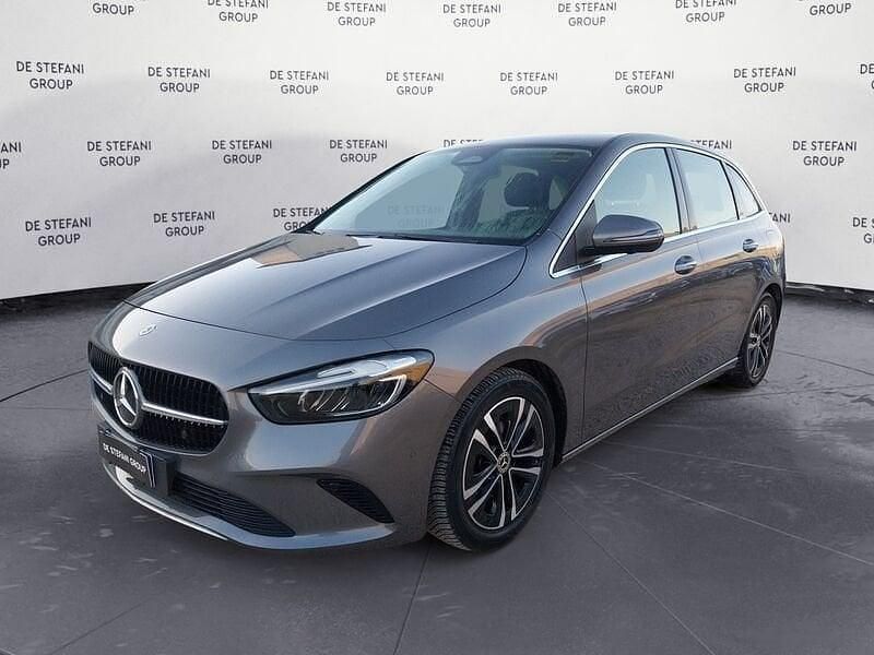 Grigio montagna Usata 2023 Mercedes B180 Advanced Plus Monovolume | 27.500 € (Buon prezzo) - Immagine 1/4