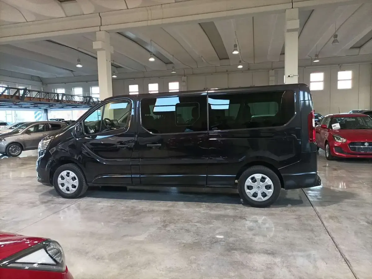 Usata Renault Trafic Equilibre 150 CV (110 kW) 2024 Nero Monovolume