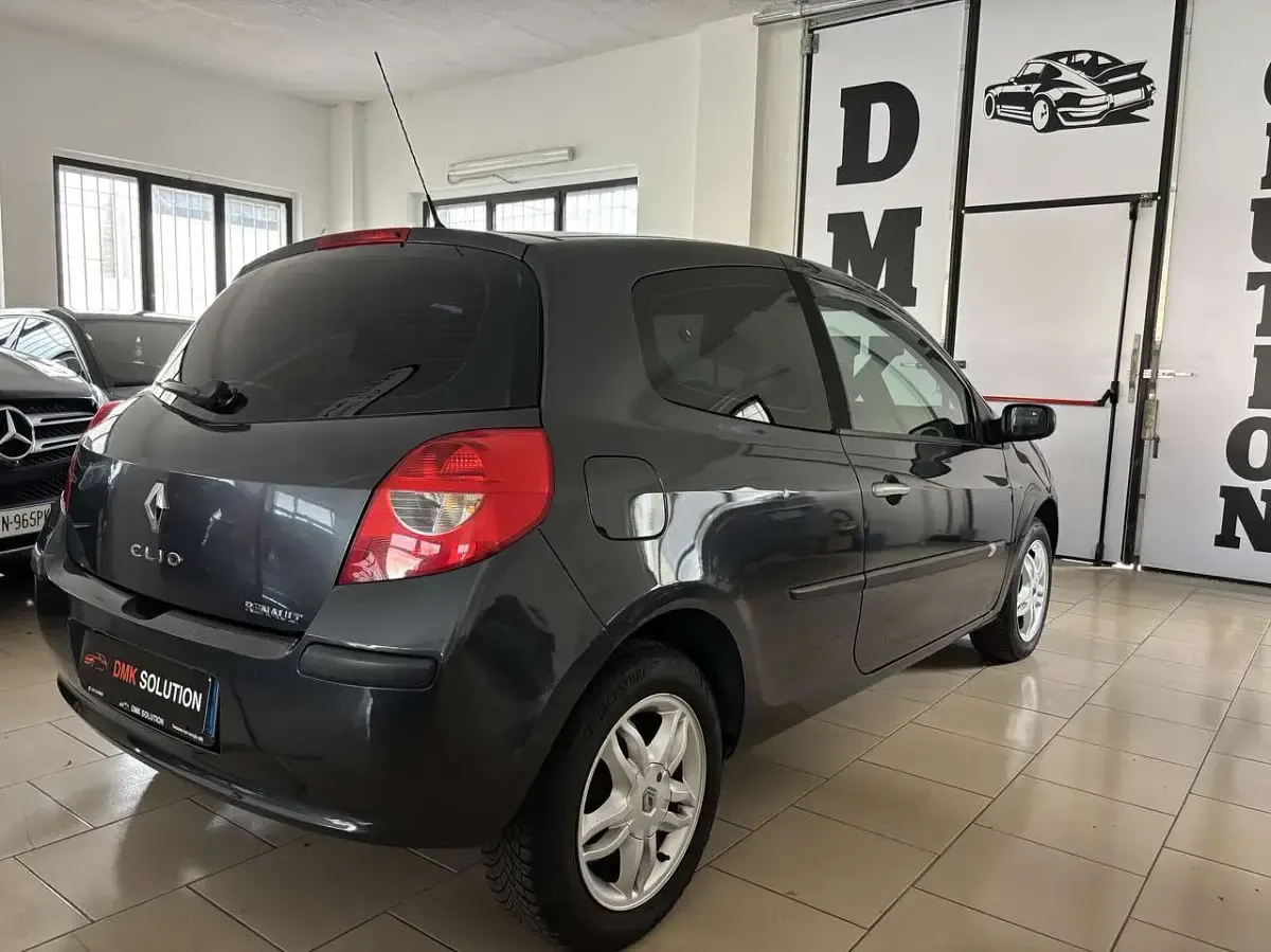 Usata Renault Clio Dynamique 98 CV (72 kW) 2006 Grigio Utilitaria