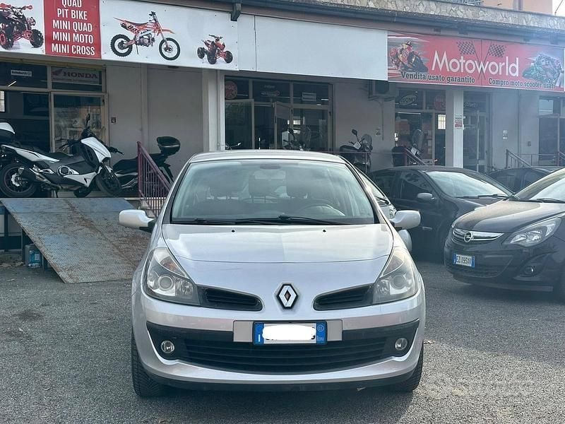 Usata Renault Clio II 111 CV (81 kW) 2005 Grigio Berlina