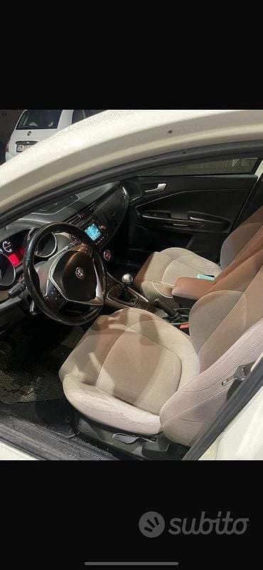 Usata Alfa Romeo Giulietta Distinctive 150 CV (110 kW) 2016 Bianco Utilitaria