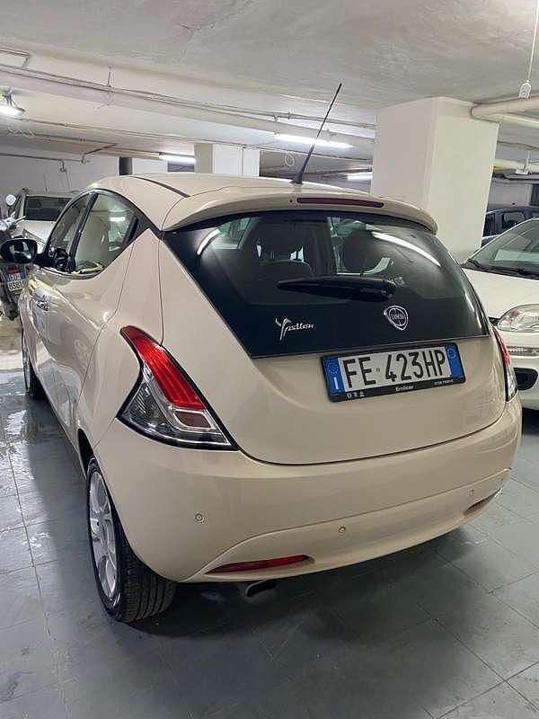 Usata Lancia Ypsilon Gold 95 CV (69 kW) 2016 Utilitaria