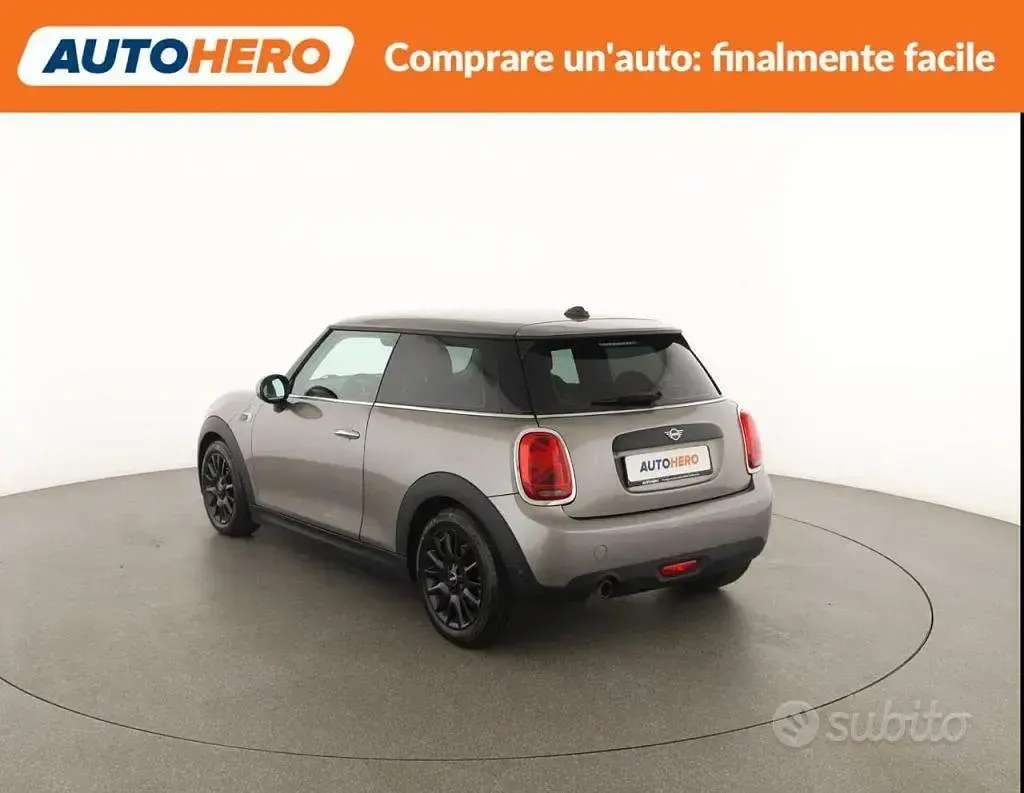 Usata Mini ONE 102 CV (75 kW) 2019 Grigio Utilitaria