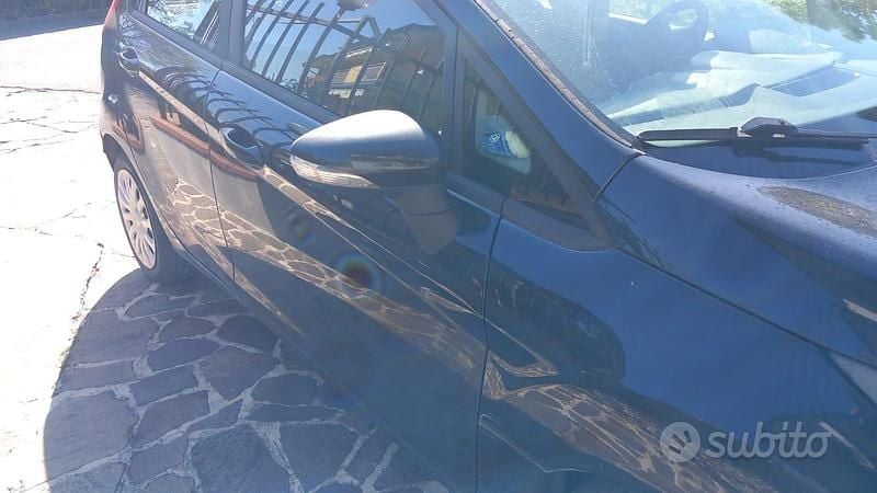 Usata Ford Fiesta 71 CV (52 kW) 2011 Nero Utilitaria