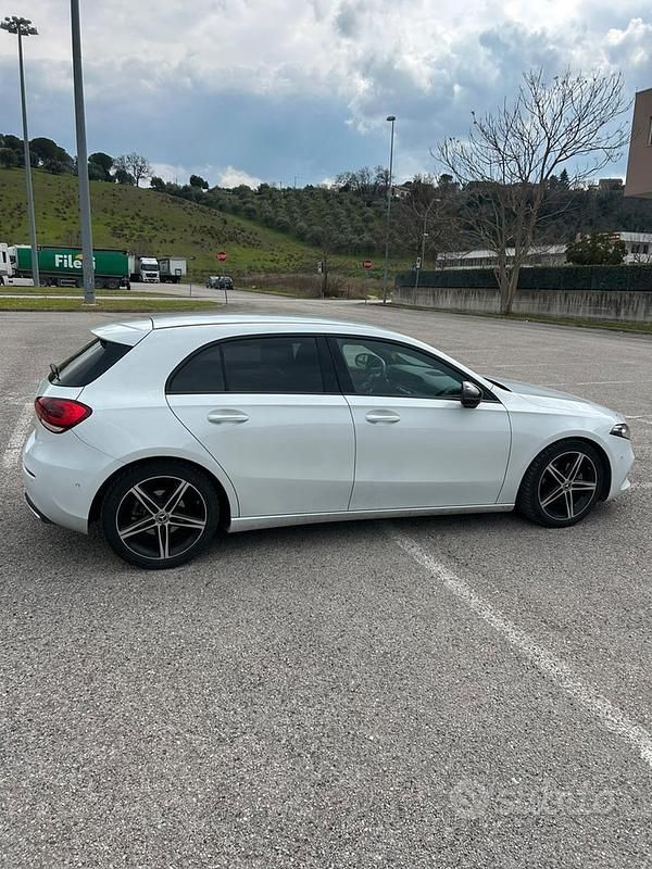Usata Mercedes A180 Sport Edition 116 CV (85 kW) 2022 Bianco Berlina