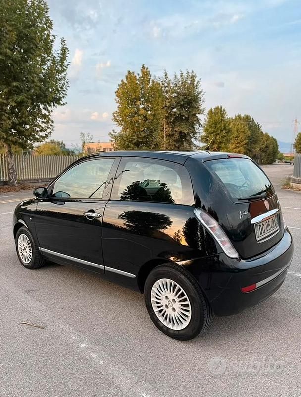Usata Lancia Ypsilon 90 CV (66 kW) 2007 Nero Utilitaria