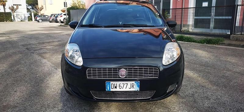Usata Fiat Grande Punto Dynamic 75 CV (55 kW) 2009 Nero Utilitaria