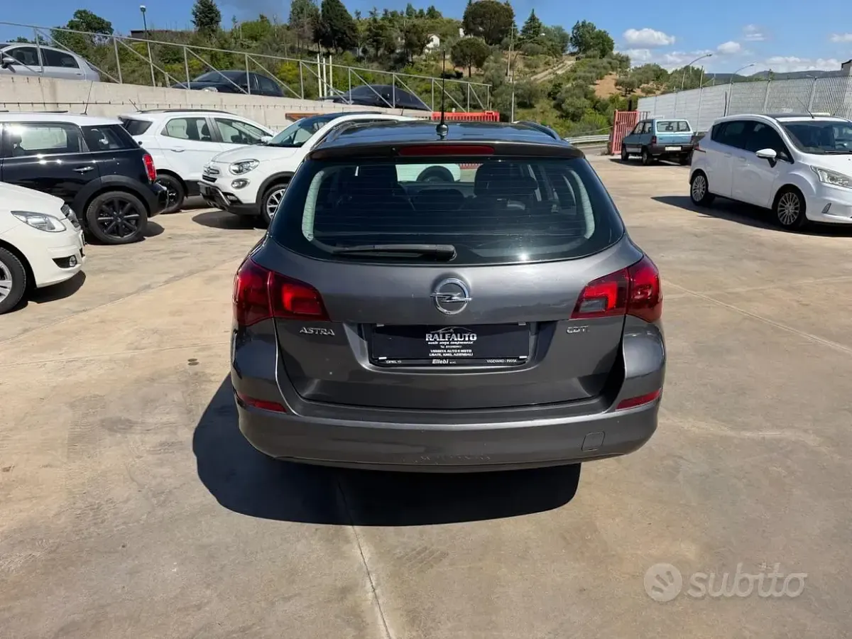 Usata Opel Astra Cosmo 110 CV (80 kW) 2012 Grigio Station wagon