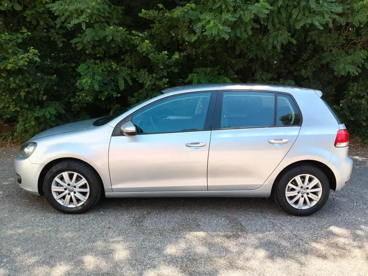 Usata VW Golf Sportsvan Comfortline 105 CV (77 kW) 2012 Argento Monovolume