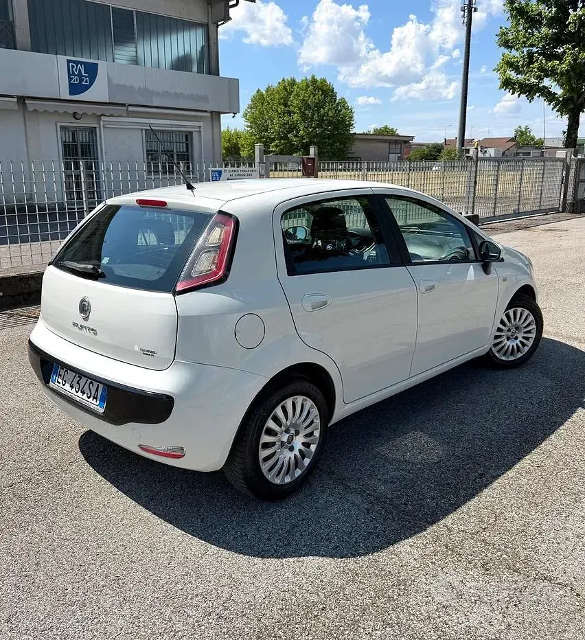 Usado Fiat Punto Evo S 75 CV (55 kW) 2011 Blanco Utilitario
