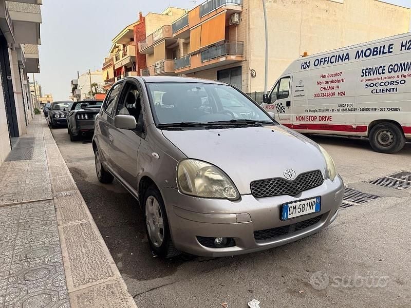 Usata Toyota Yaris Verso Sol 75 CV (55 kW) 2004 Gray Monovolume