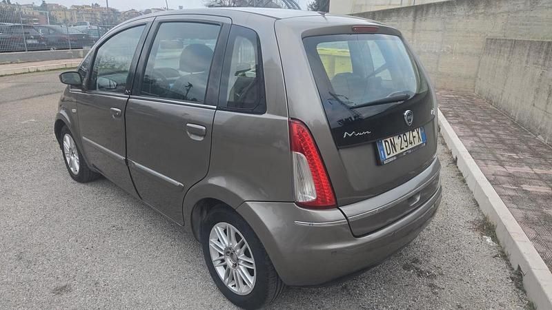 Usata Lancia Musa 90 CV (66 kW) 2008 Marrone Monovolume