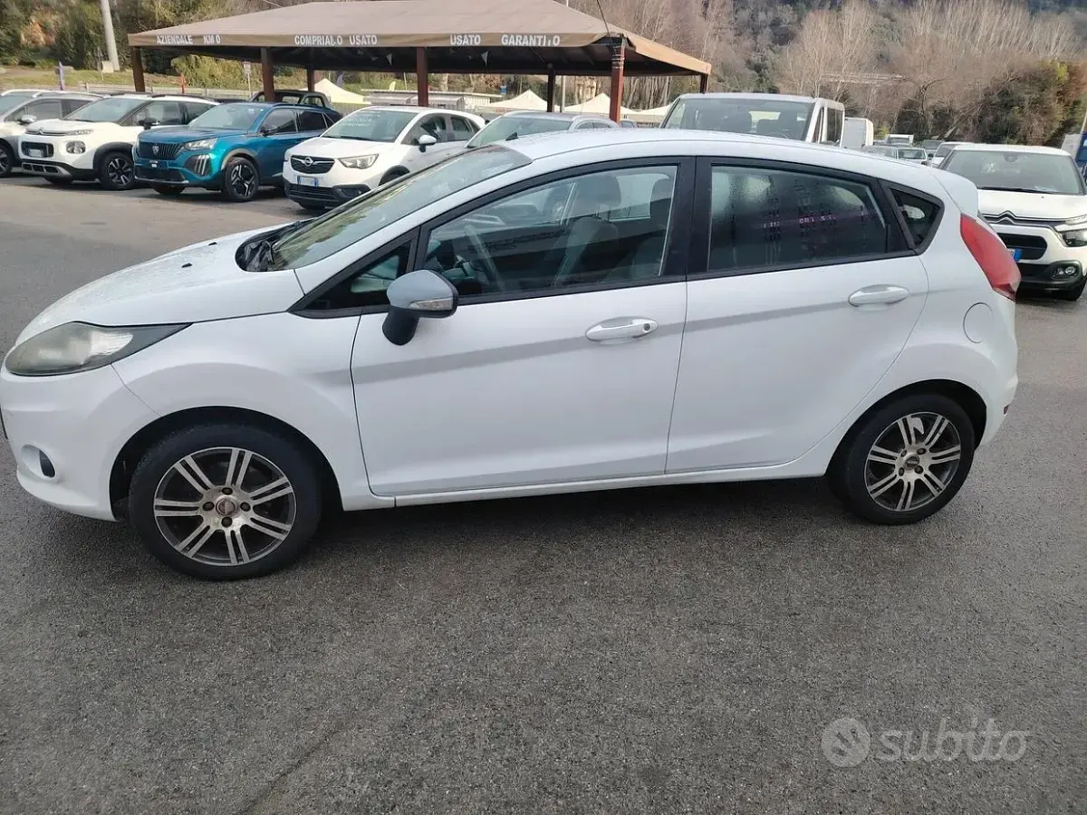 Usata Ford Fiesta Titanium 97 CV (71 kW) 2009 Bianco Berlina