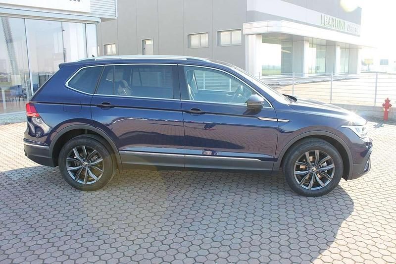 Usata VW Tiguan Allspace Life 150 CV (110 kW) 2023 Atlantic blue SUV