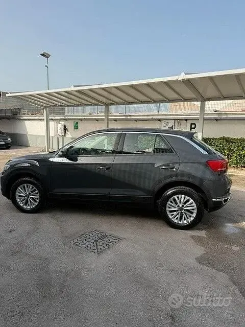Usata VW T-Roc Business 110 CV (80 kW) 2021 Grigio SUV