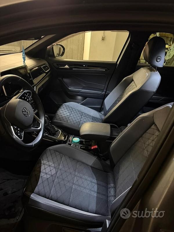 Usata VW T-Roc R-line 150 CV (110 kW) 2023 Grigio SUV