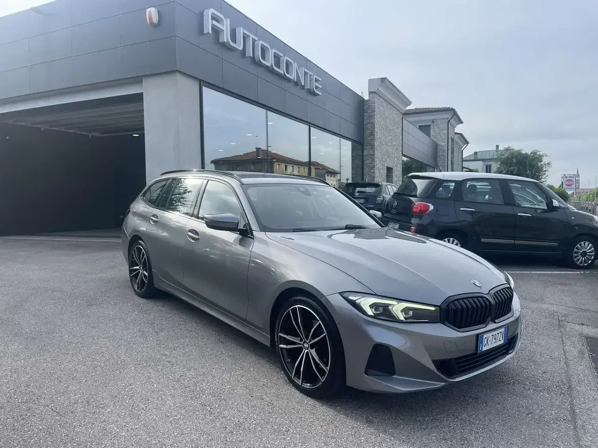 Usata BMW 318 150 CV (110 kW) 2022 Grigio Station wagon