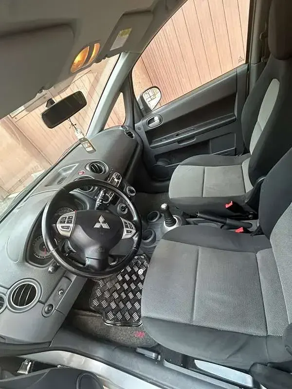 Usata Mitsubishi Colt 75 CV (55 kW) 2009 Grigio Utilitaria