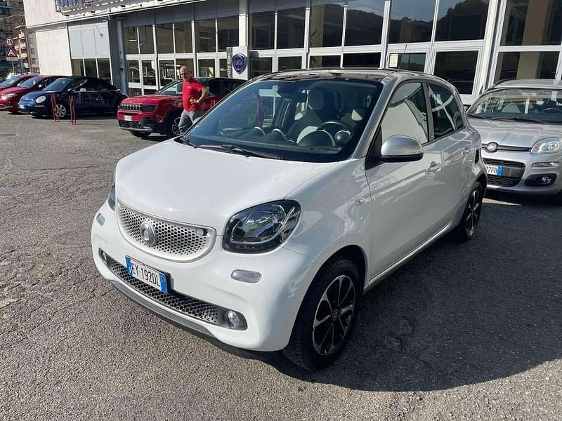 Usata Smart ForFour Passion 71 CV (52 kW) 2014 Bianco telaio argento Utilitaria