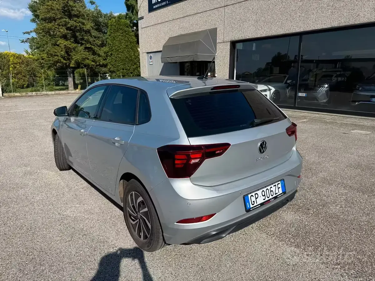 Usata VW Polo Life 80 CV (58 kW) 2023 Grigio Utilitaria