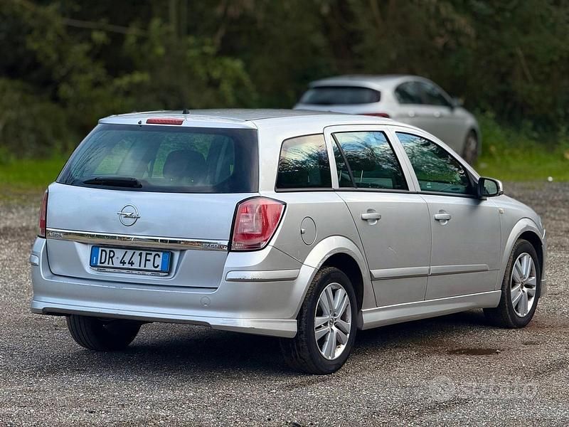 Usata Opel Astra Cosmo 125 CV (91 kW) 2008 Grigio Station wagon