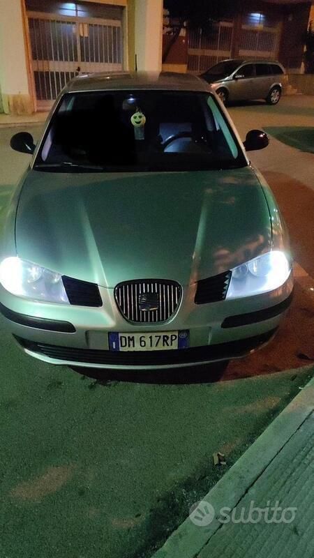 Grigio Usata 2008 Seat Cordoba Tre volumi | 2000 € - Immagine 1/4
