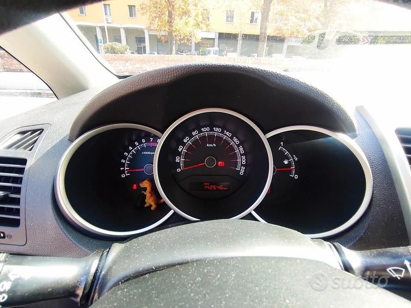 Usata Kia Venga 90 CV (66 kW) 2016 Grigio Utilitaria