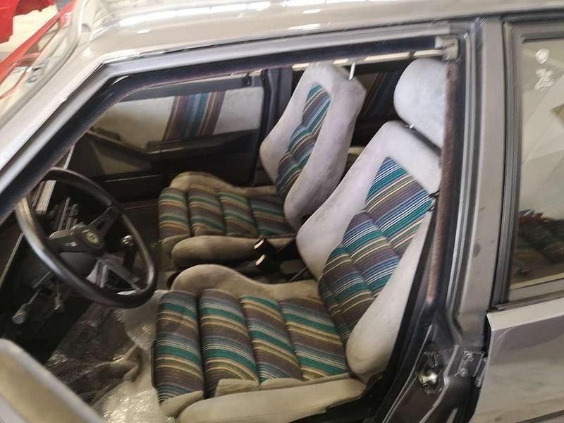 Begagnad Lancia Delta 140 HK (102 kW) 1990 Halvkombi