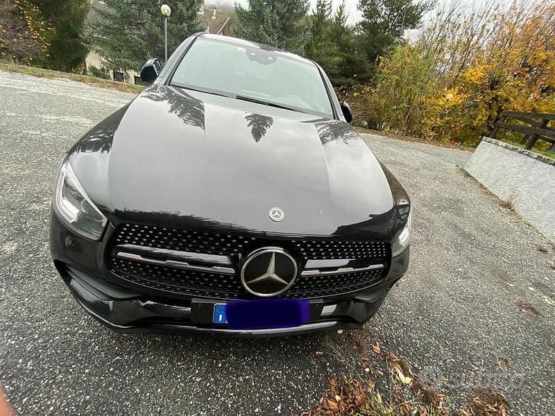 Usata Mercedes GLC300 285 CV (209 kW) 2019 Nero Coupé