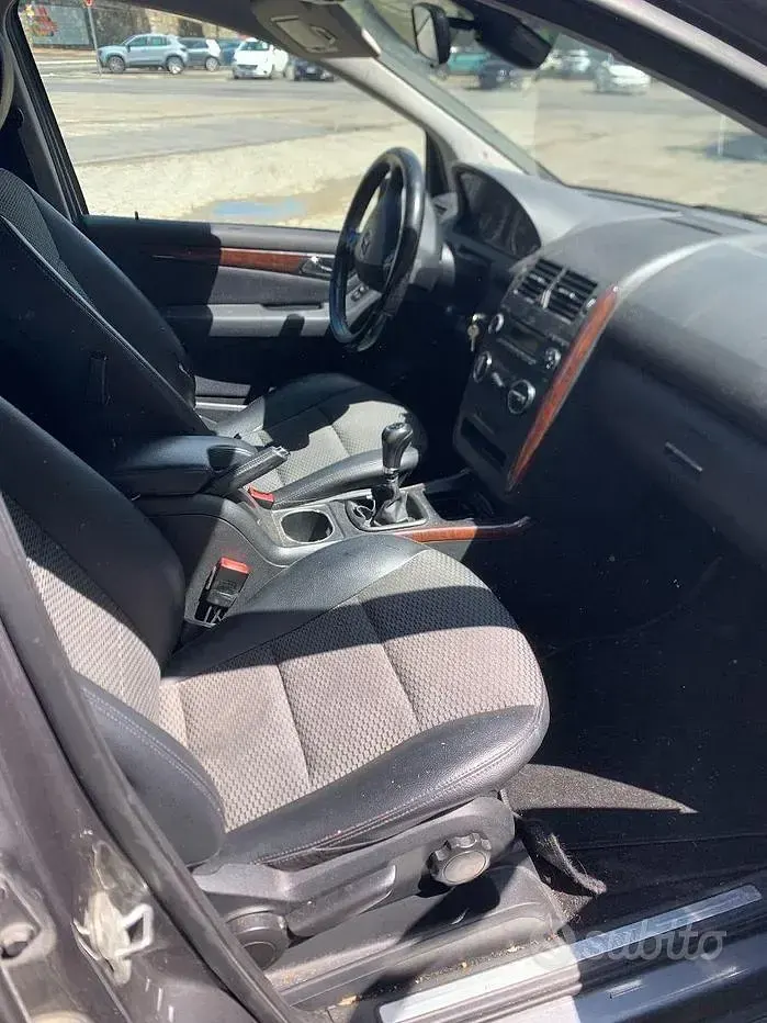 Usata Mercedes A180 109 CV (80 kW) 2009 Grigio Berlina