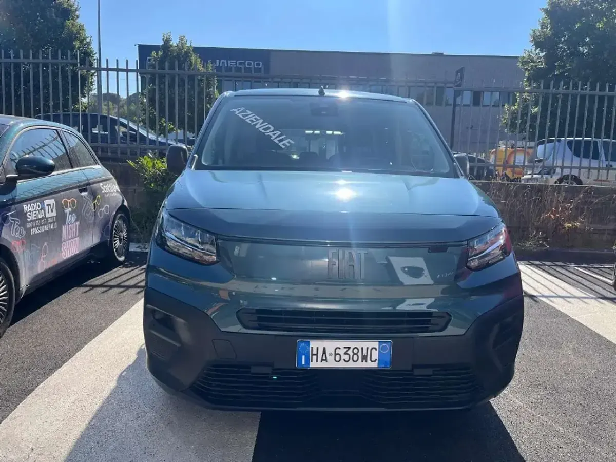Usata Fiat Doblò 101 CV (74 kW) 2025 Blu volare (metallizzato) Monovolume