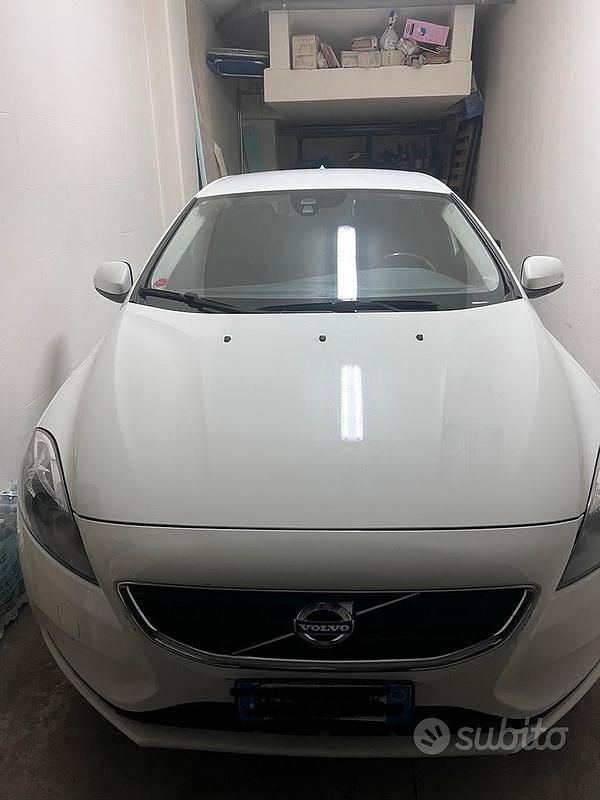 Usata Volvo V40 120 CV (88 kW) 2016 Bianco Station wagon