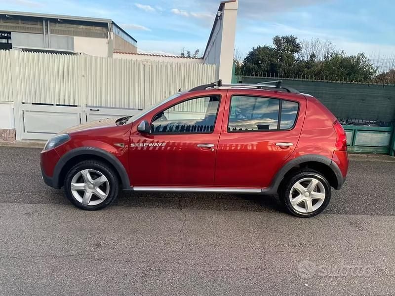 Usata Dacia Sandero Stepway 90 CV (66 kW) 2010 Rosso Berlina