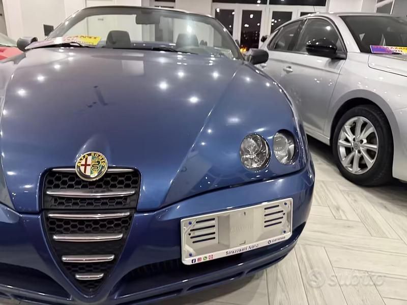 Usata Alfa Romeo Spider 192 CV (141 kW) 1995 Blu Cabrio