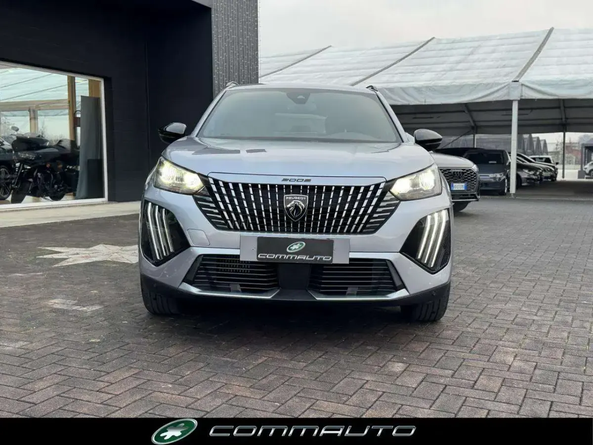 Gebraucht Peugeot 2008 Allure 101 PS (74 kW) 2024 Grau SUV
